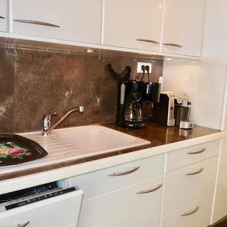 Carlton View Apartment: Apartment *